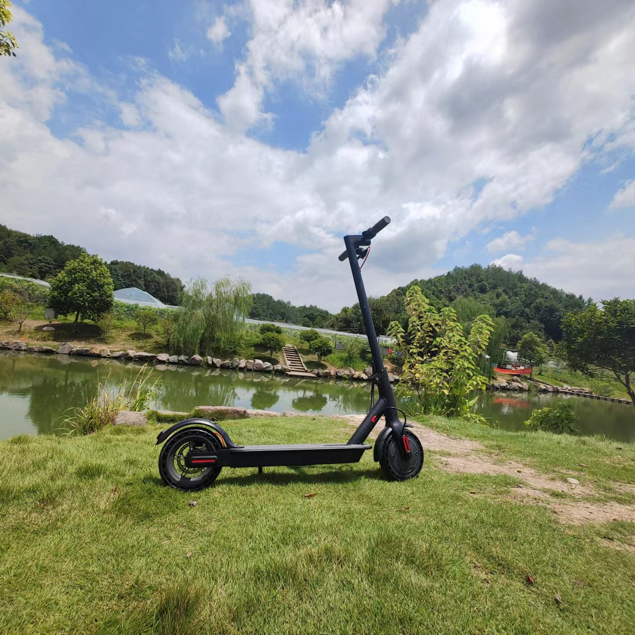 Eridehub J03,Electric Scooter Explosion-Proof Tires 350W Motor, Top speed 25Kmh